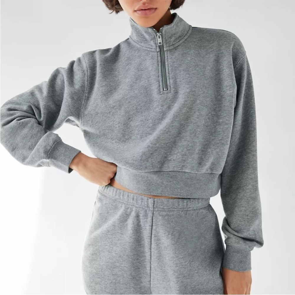 Aritzia TNA Sweatfleece Cozy Fleece Perfect 1/4 Zip Cropped Sweatshirt